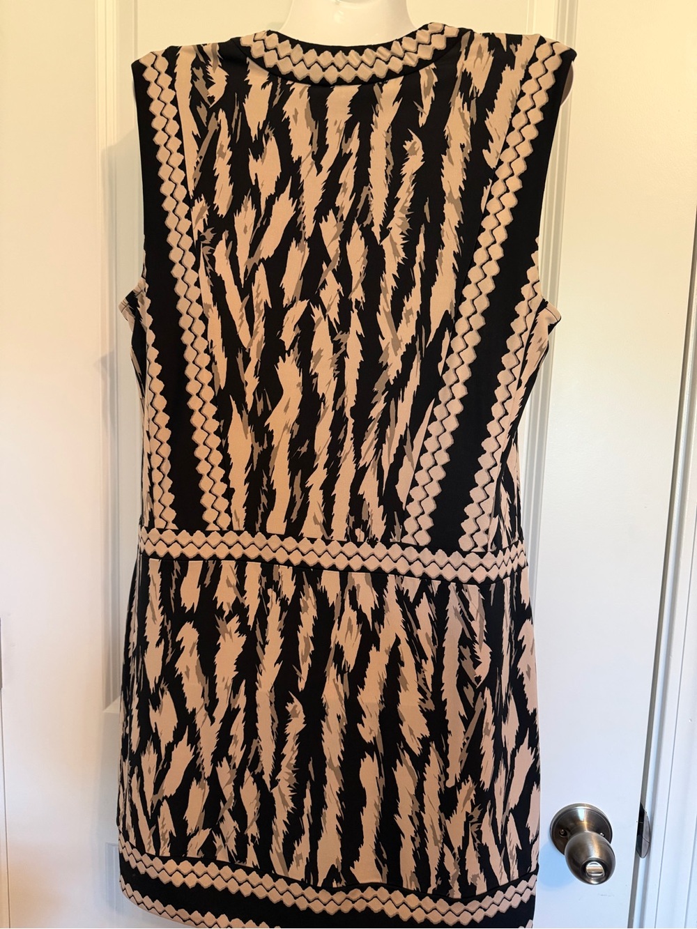 BCBG MaxAzria Bridget Animal Print Dress
PTP 19”, L 34” - Picture 4 of 6